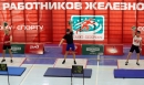 Выходят на арену силачи Выходят на арену силачи